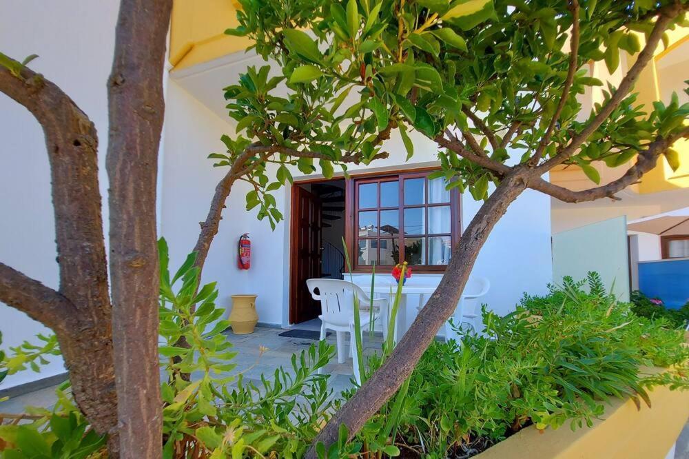 Menelaos Apartments Daratsos Exterior photo