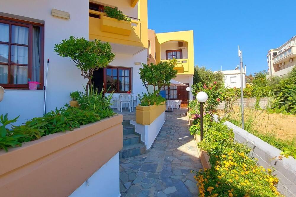 Menelaos Apartments Daratsos Exterior photo