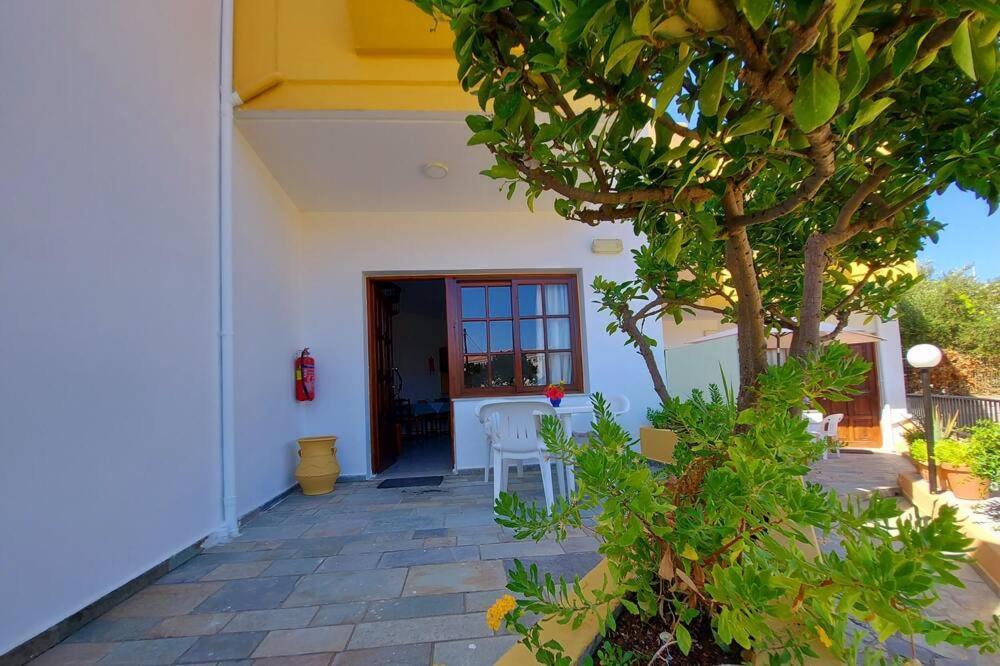 Menelaos Apartments Daratsos Exterior photo